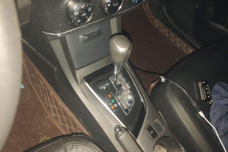 Used Toyota Corolla 2014 1.6L CVT GL-i Gear Lever