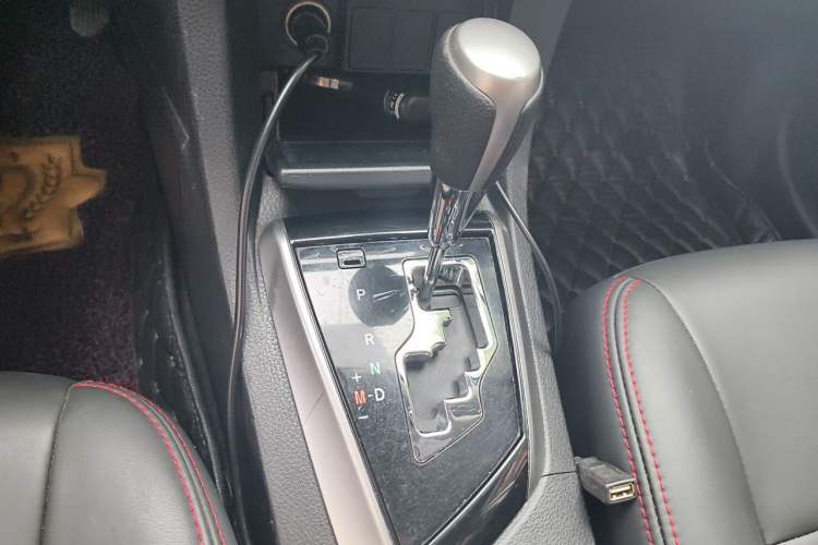 Used Toyota Corolla 2014 1.6L CVT GL-i Gear Lever