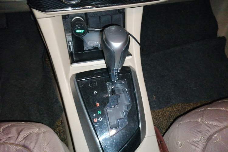 Used Toyota Corolla 2014 1.6L CVT GL-i Gear Lever