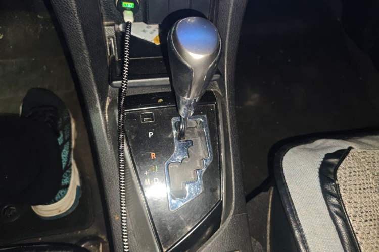 Used Toyota Corolla 2014 1.6L CVT GL-i Leather Edition Gear Lever