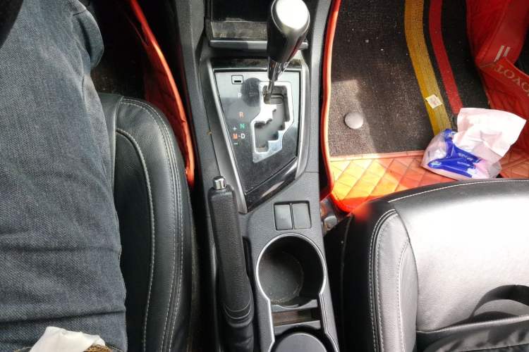 Used Toyota Corolla 2014 1.6L CVT GL-i Leather Edition Gear Lever