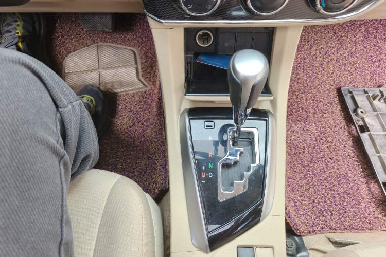 Used Toyota Corolla 2014 1.6L CVT GL-i Gear Lever