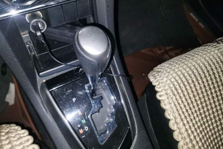 Used Toyota Corolla 2014 1.6L CVT GL-i Gear Lever