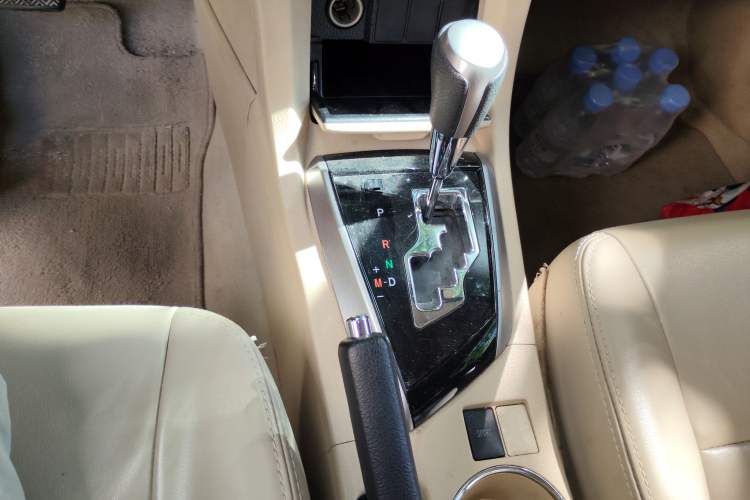 Used Toyota Corolla 2014 1.6L CVT GL-i Gear Lever