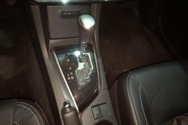 Used Toyota Corolla 2014 1.6L CVT GL-i Leather Edition Gear Lever