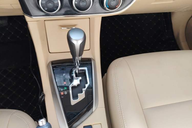 Used Toyota Corolla 2014 1.6L CVT GL-i Gear Lever