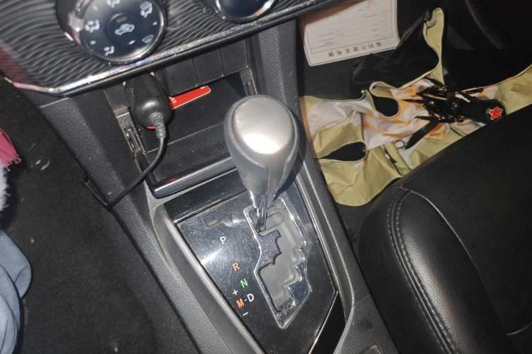 Used Toyota Corolla 2014 1.6L CVT GL-i Gear Lever
