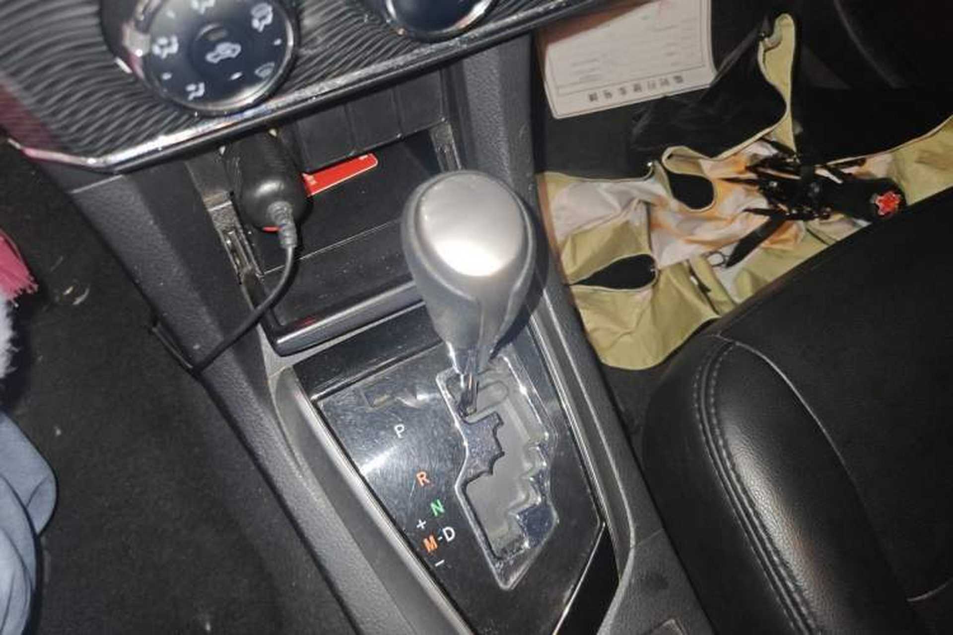 Used Toyota Corolla 2014 1.6L CVT GL-i Gear Lever