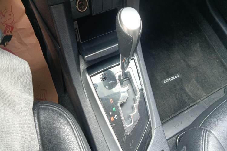 Used Toyota Corolla 2014 1.6L CVT GL-i Gear Lever