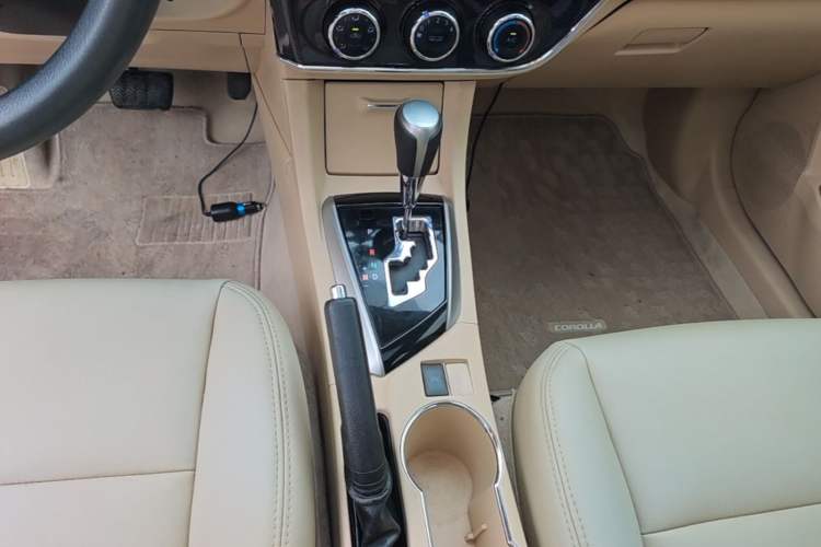 Used Toyota Corolla 2014 1.6L CVT GL-i Gear Lever