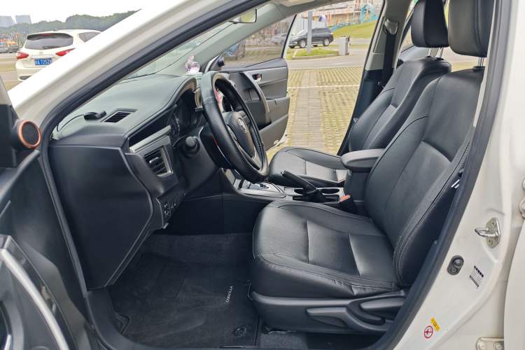 Used Toyota Corolla 2014 1.6L CVT GL-i Leather Edition Interior 1