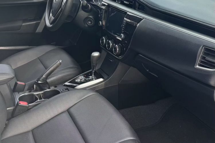 Used Toyota Corolla 2014 1.6L CVT GL-i Leather Edition Interior 1
