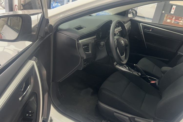 Used Toyota Corolla 2014 1.6L CVT GL-i Interior 2