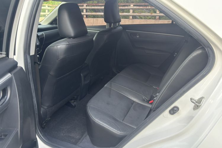 Used Toyota Corolla 2014 1.6L CVT GL-i Leather Edition Interior 2
