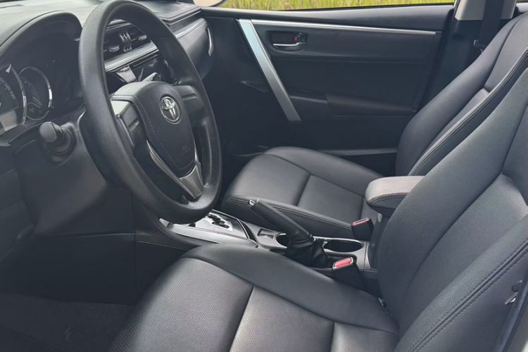 Used Toyota Corolla 2014 1.6L CVT GL-i Leather Edition Interior 2