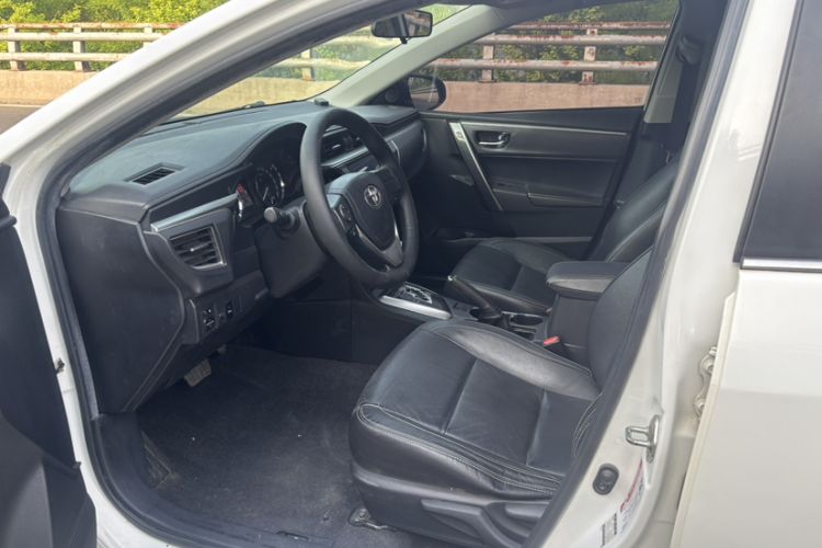 Used Toyota Corolla 2014 1.6L CVT GL-i Leather Edition Interior 3