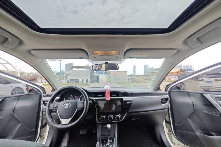 Used Toyota Corolla 2014 1.6L CVT GL-i Leather Edition Interior 3
