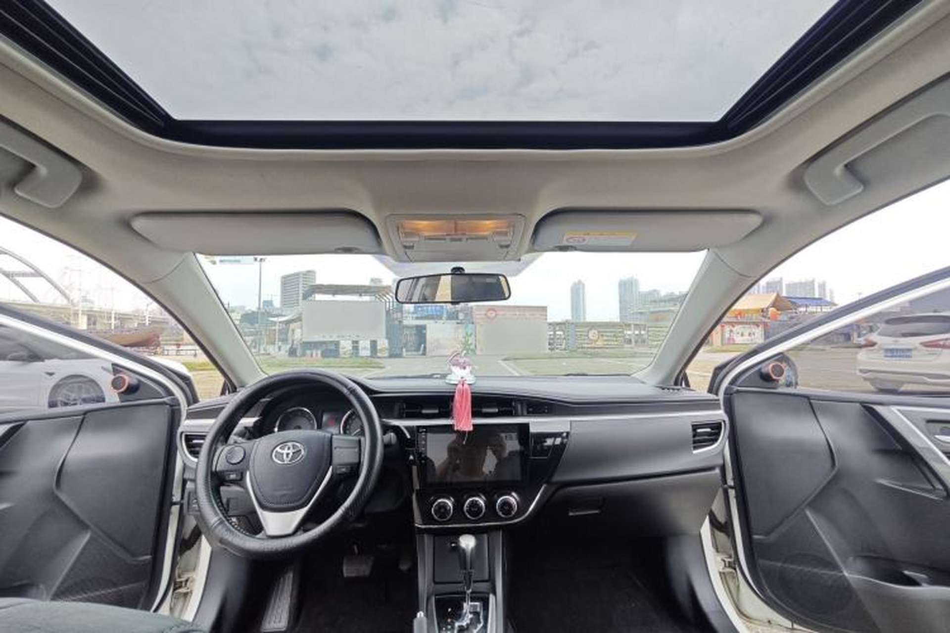 Used Toyota Corolla 2014 1.6L CVT GL-i Leather Edition Interior 3