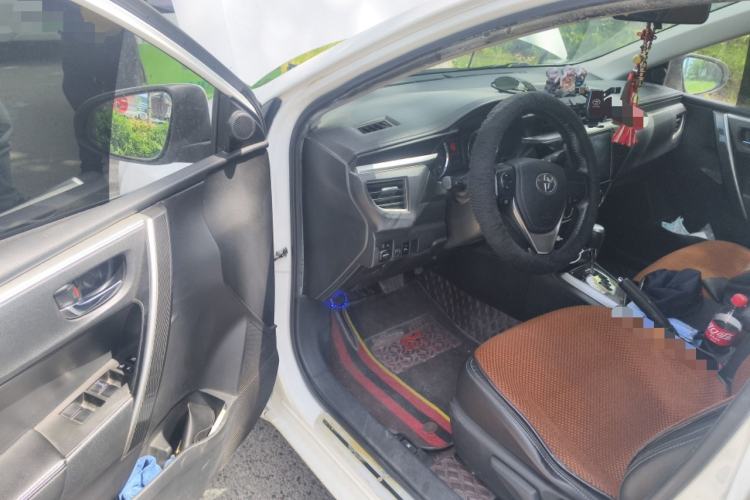 Used Toyota Corolla 2014 1.6L CVT GL-i Leather Edition Interior 3