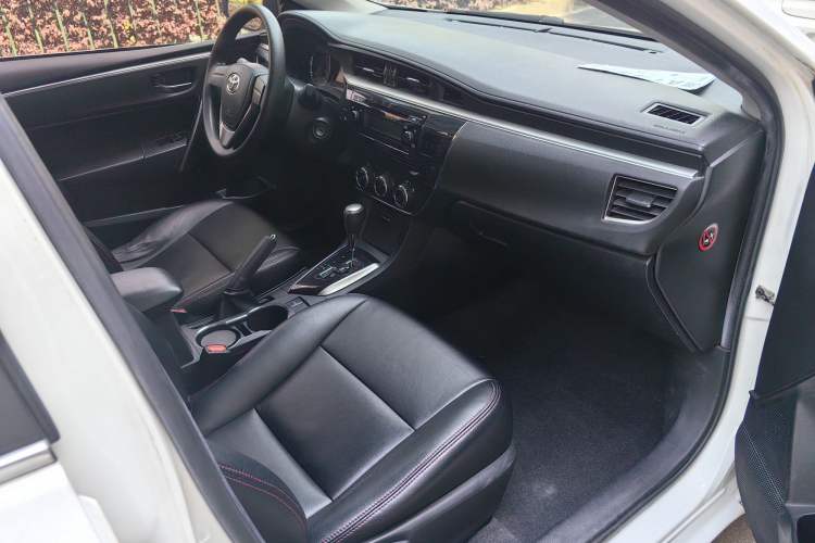 Used Toyota Corolla 2014 1.6L CVT GL-i Interior 4