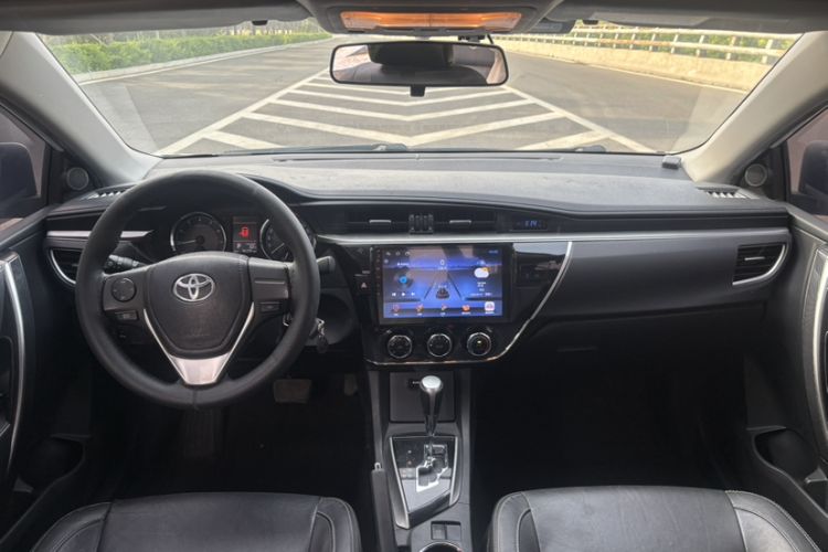 Used Toyota Corolla 2014 1.6L CVT GL-i Leather Edition Interior 4