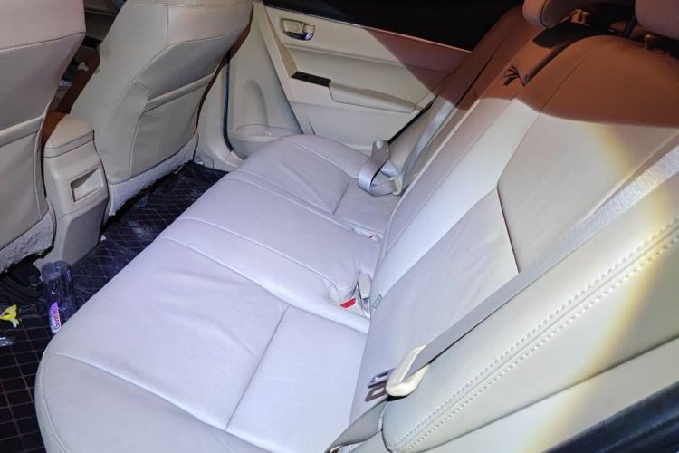 Used Toyota Corolla 2014 1.6L CVT GL-i Leather Edition Interior 4