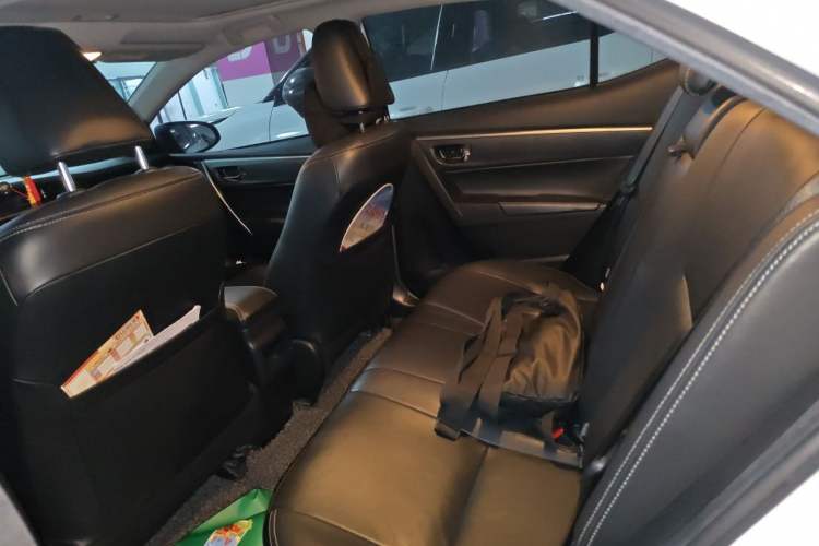 Used Toyota Corolla 2014 1.6L CVT GL-i Leather Edition Interior 4