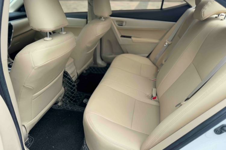 Used Toyota Corolla 2014 1.6L CVT GL-i Interior 4