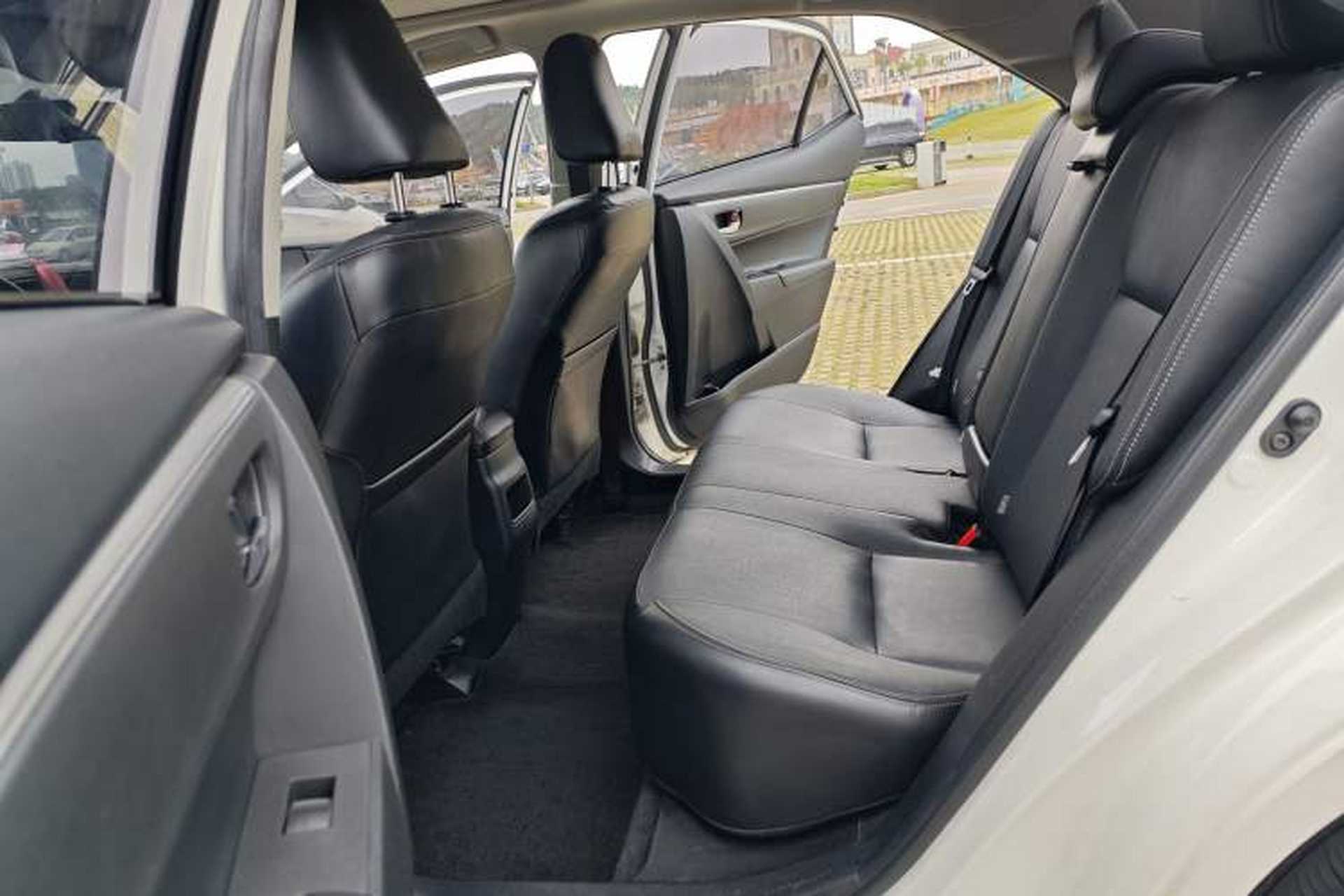 Used Toyota Corolla 2014 1.6L CVT GL-i Leather Edition Interior 5