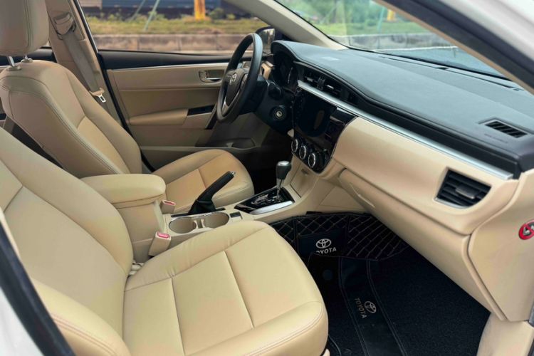 Used Toyota Corolla 2014 1.6L CVT GL-i Interior 5