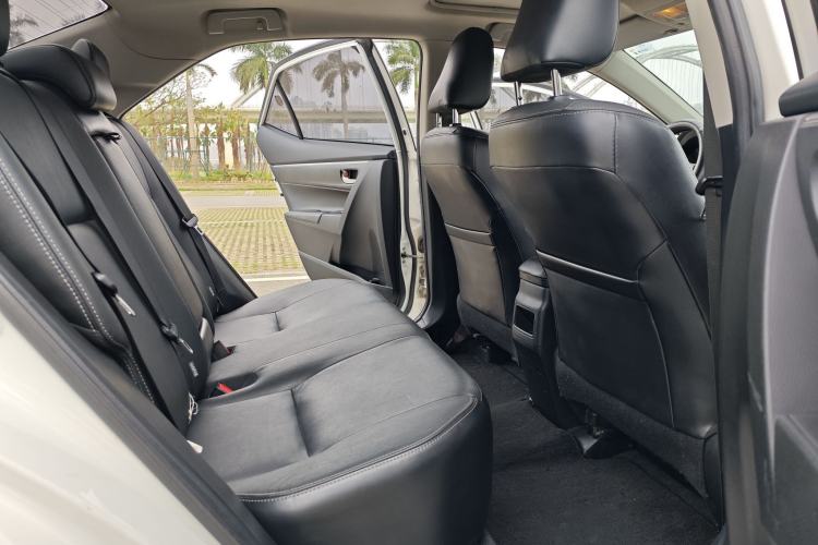 Used Toyota Corolla 2014 1.6L CVT GL-i Leather Edition Interior 6