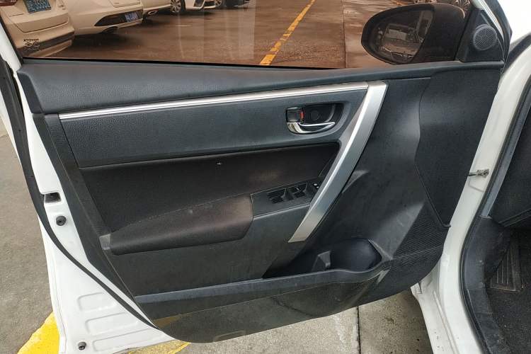 Used Toyota Corolla 2014 1.6L CVT GL Left Front Door Interior