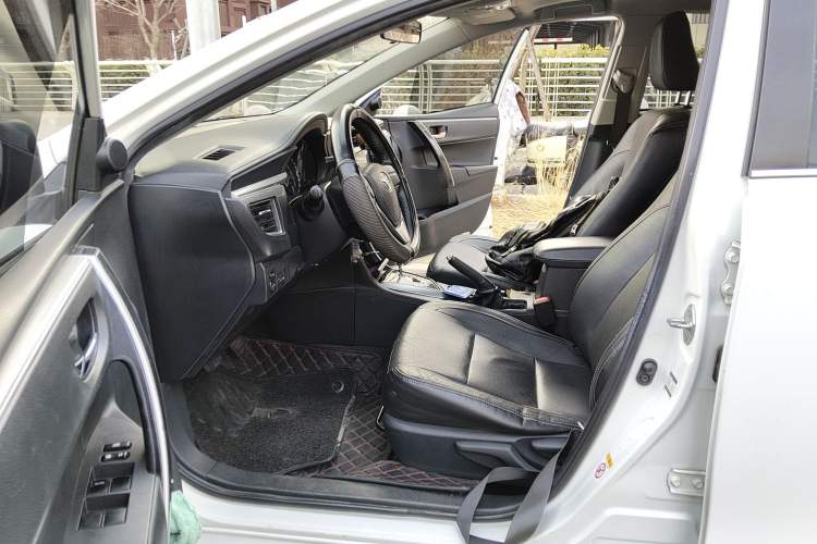 Used Toyota Corolla 2014 1.6L CVT GL-i Leather Edition Left Front Seat