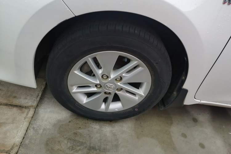 Used Toyota Corolla 2014 1.6L CVT GL Left Front Wheel Hub