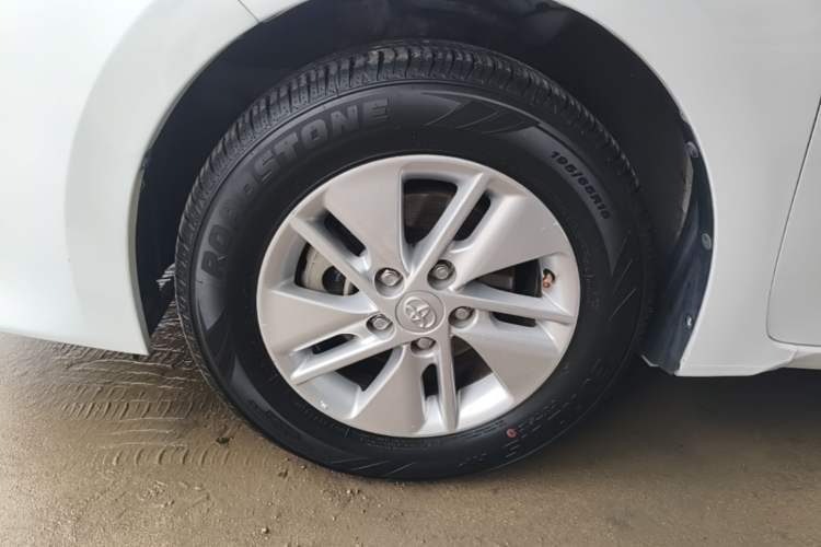 Used Toyota Corolla 2014 1.6L CVT GL Left Front Wheel Hub