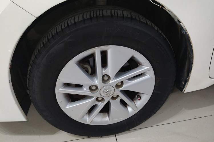 Used Toyota Corolla 2014 1.6L CVT GL-i Left Front Wheel Hub