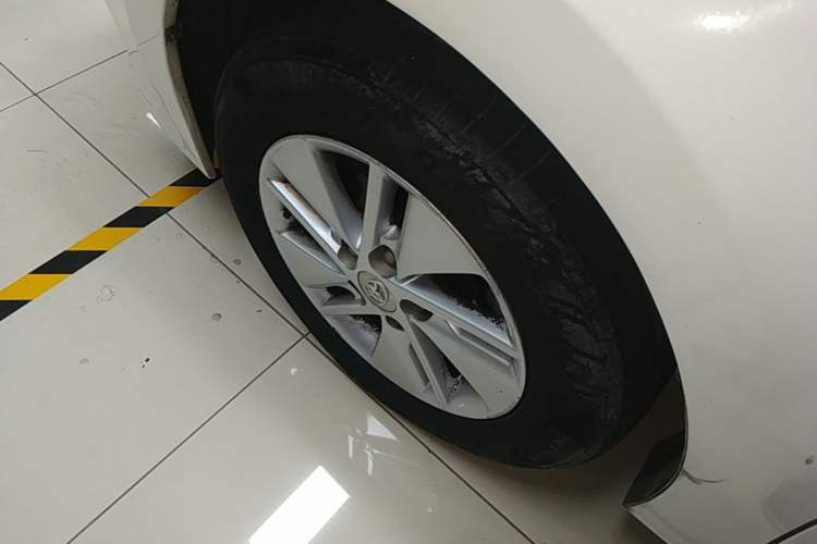 Used Toyota Corolla 2014 1.6L CVT GL-i Left Front Wheel Hub