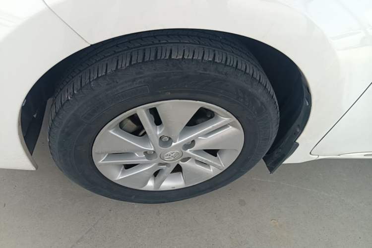 Used Toyota Corolla 2014 1.6L CVT GL-i Left Front Wheel Hub