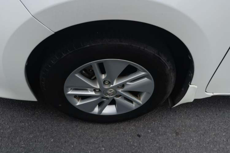 Used Toyota Corolla 2014 1.6L CVT GL Left Front Wheel Hub