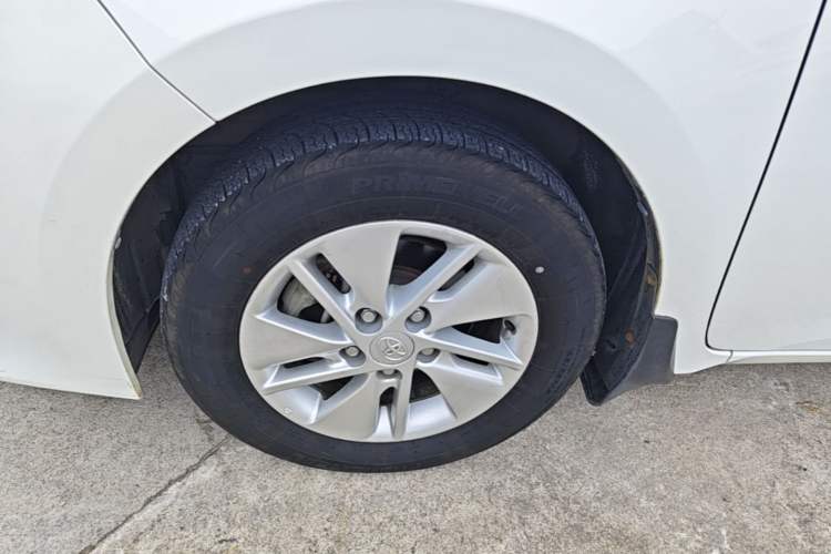 Used Toyota Corolla 2014 1.6L CVT GL Left Front Wheel Hub