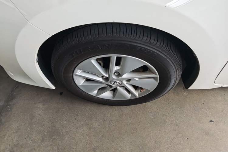 Used Toyota Corolla 2014 1.6L CVT GL-i Left Front Wheel Hub