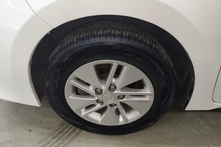 Used Toyota Corolla 2014 1.6L Manual GL-i Left Front Wheel Hub