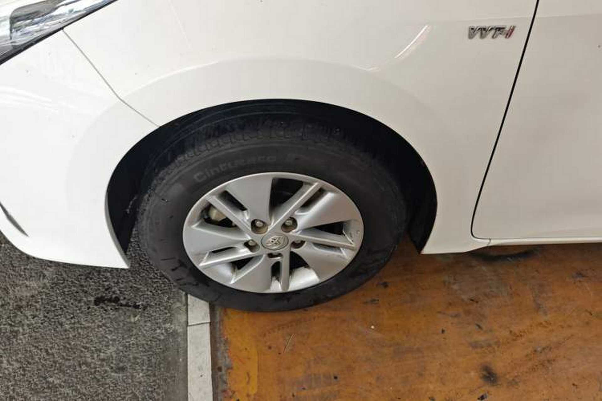 Used Toyota Corolla 2014 1.6L CVT GL Left Front Wheel Hub