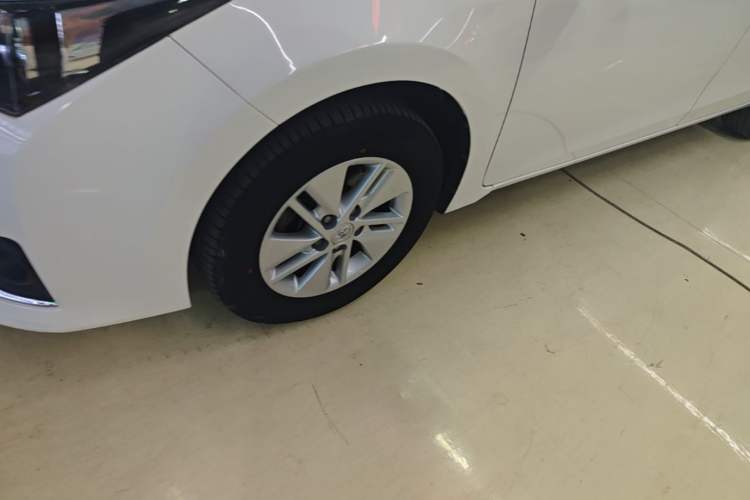 Used Toyota Corolla 2014 1.6L CVT GL Left Front Wheel Hub
