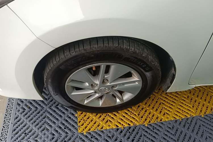 Used Toyota Corolla 2014 1.6L CVT GL Left Front Wheel Hub