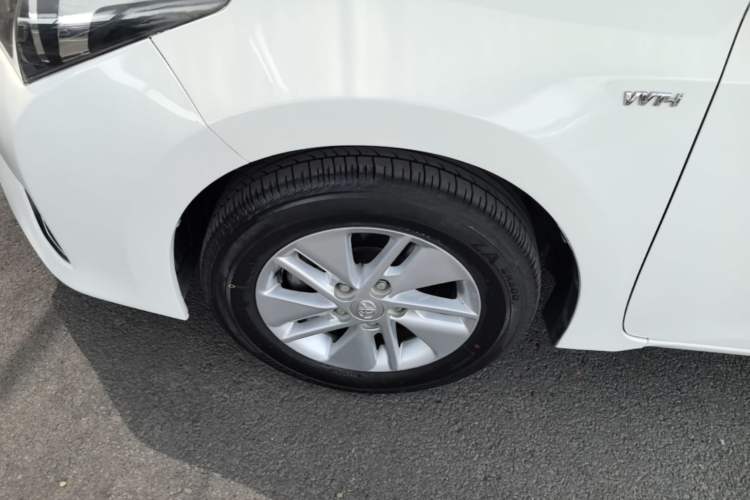 Used Toyota Corolla 2014 1.6L CVT GL Left Front Wheel Hub