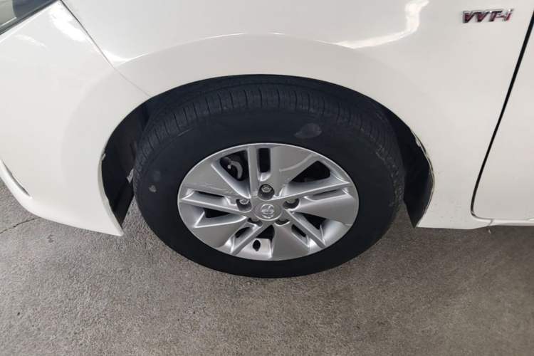 Used Toyota Corolla 2014 1.6L CVT GL-i Left Front Wheel Hub