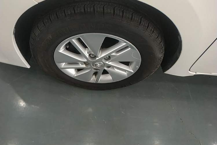 Used Toyota Corolla 2014 1.6L CVT GL-i Left Front Wheel Hub