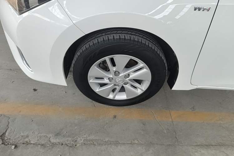 Used Toyota Corolla 2014 1.6L CVT GL Left Front Wheel Hub