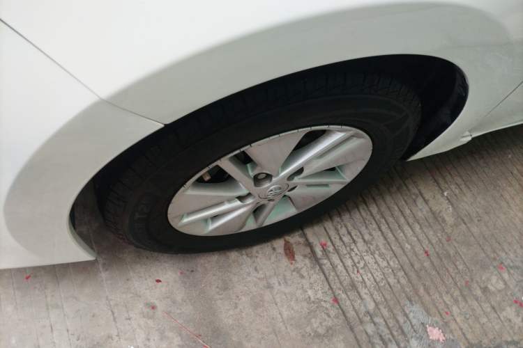 Used Toyota Corolla 2014 1.6L CVT GL Left Front Wheel Hub